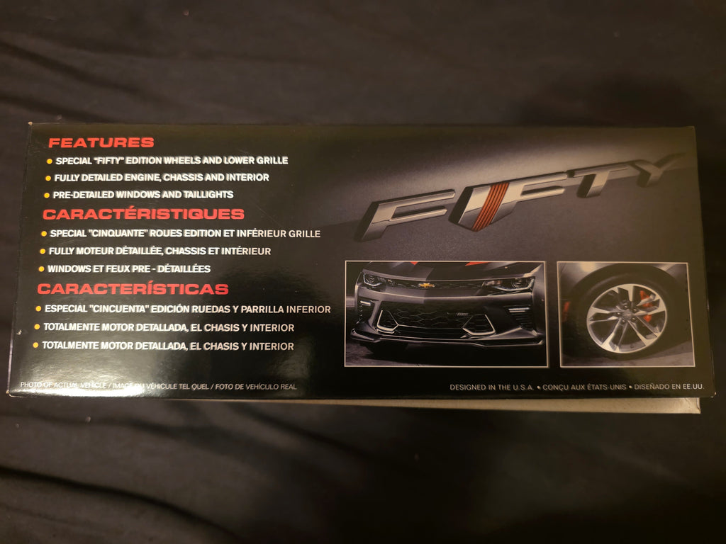 2017 CHEVROLET CAMARO 50TH ANNIVERSARY EDITION AMT 1:25 PLASTIC MODEL KIT-4946