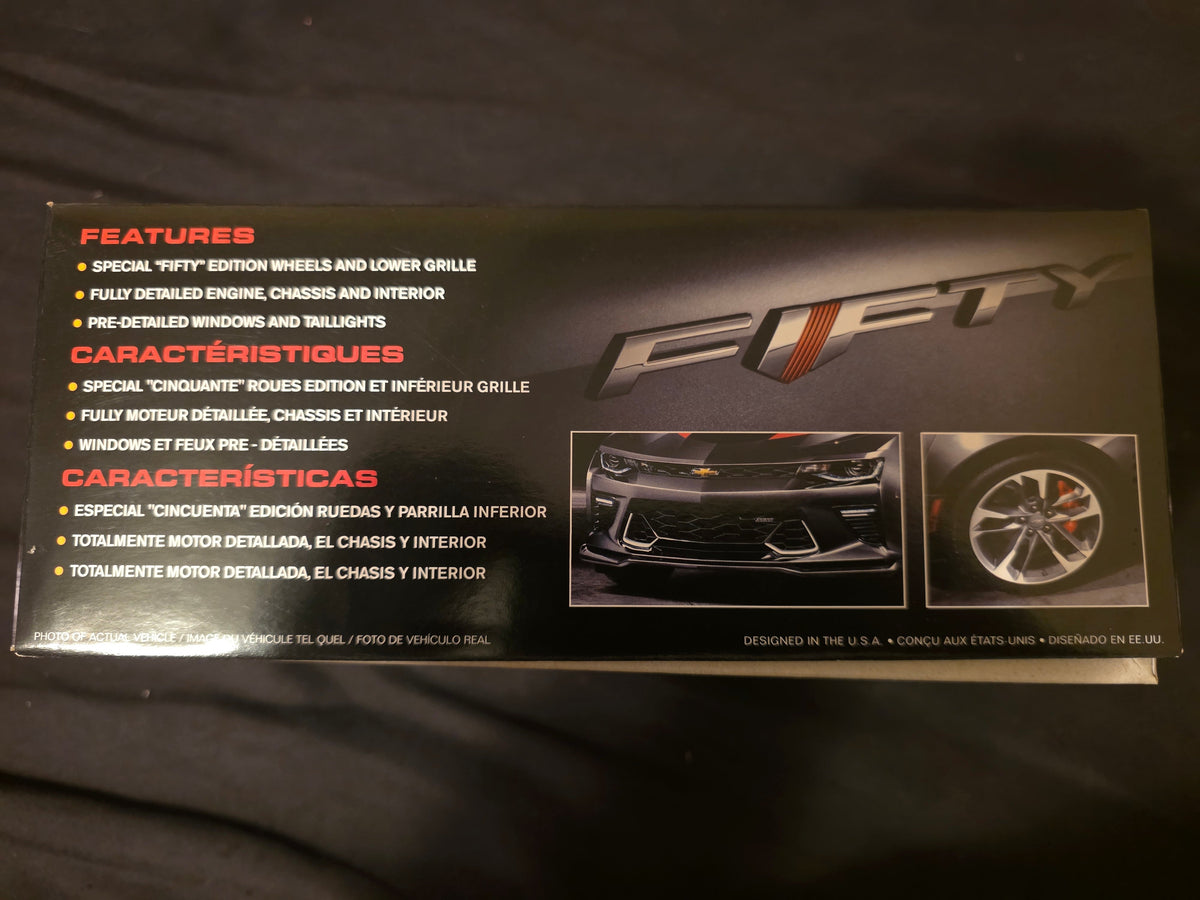 2017 CHEVROLET CAMARO 50TH ANNIVERSARY EDITION AMT 1:25 PLASTIC MODEL KIT-4946