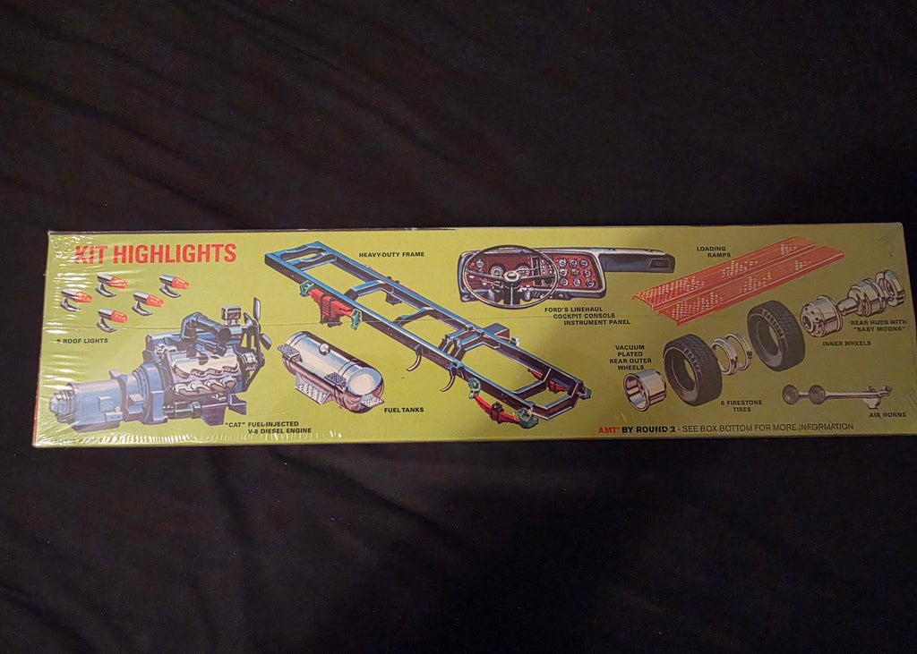 AMT 758 Ford LN 8000 Race Car Hauler TRUCK 1/25 Model KIT