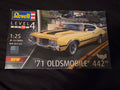 Revell 1:25 1971 Olds 442 W-30 Plastic Model Kit Unassembled 07695