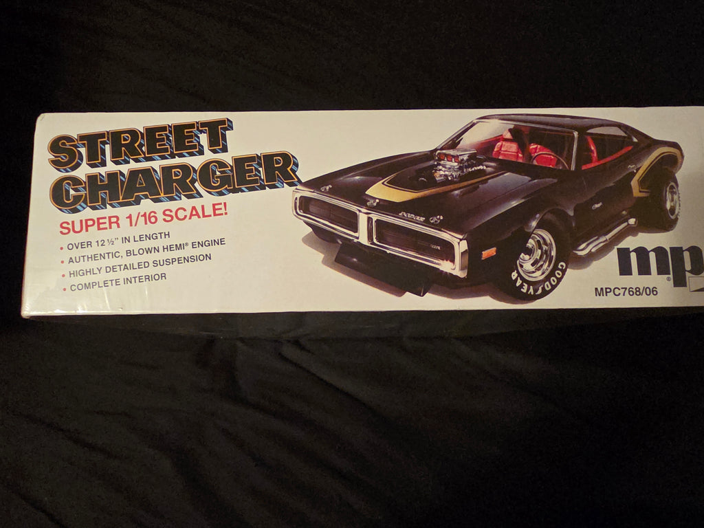 MPC Street Charger 1:16 Dodge Charger 768/06