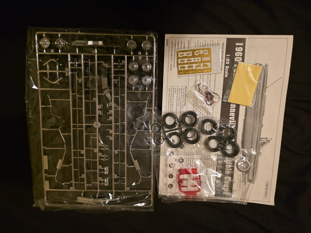 Trumpeter 1960 Pontiac Bonneville convertible kit 1/25 scale