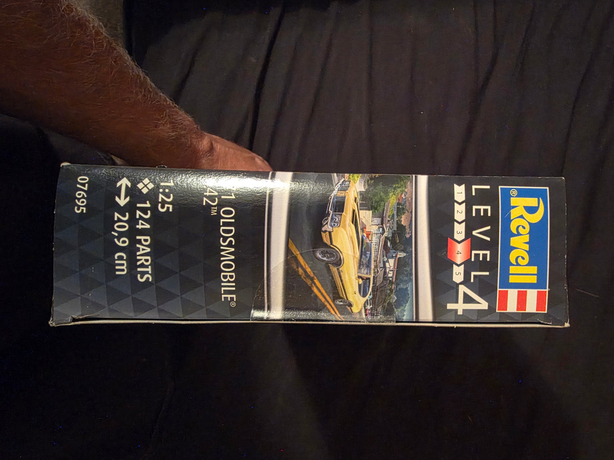Revell 1:25 1971 Olds 442 W-30 Plastic Model Kit Unassembled 07695