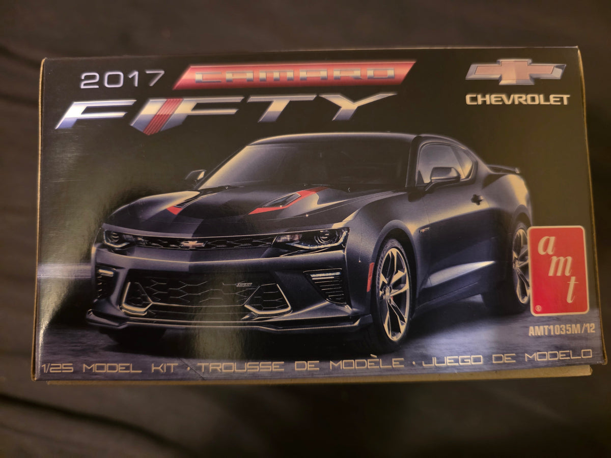 2017 CHEVROLET CAMARO 50TH ANNIVERSARY EDITION AMT 1:25 PLASTIC MODEL KIT-4946