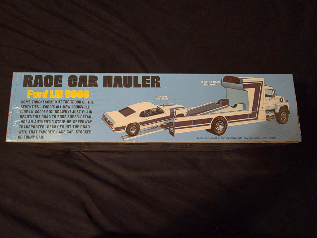 AMT 758 Ford LN 8000 Race Car Hauler TRUCK 1/25 Model KIT