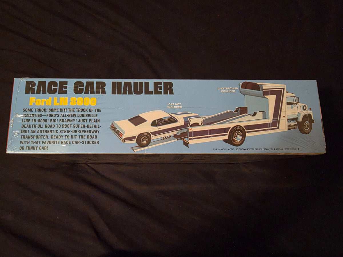 AMT 758 Ford LN 8000 Race Car Hauler TRUCK 1/25 Model KIT