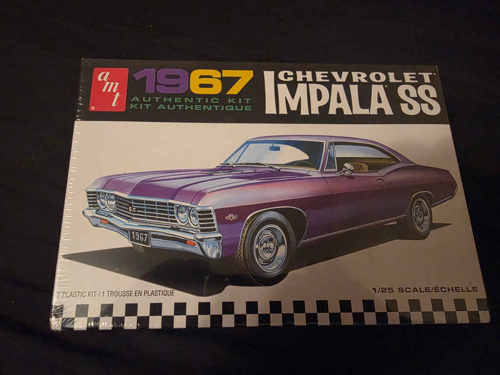 AMT 1967 Chevrolet Impala SS 1:25 Model Kit