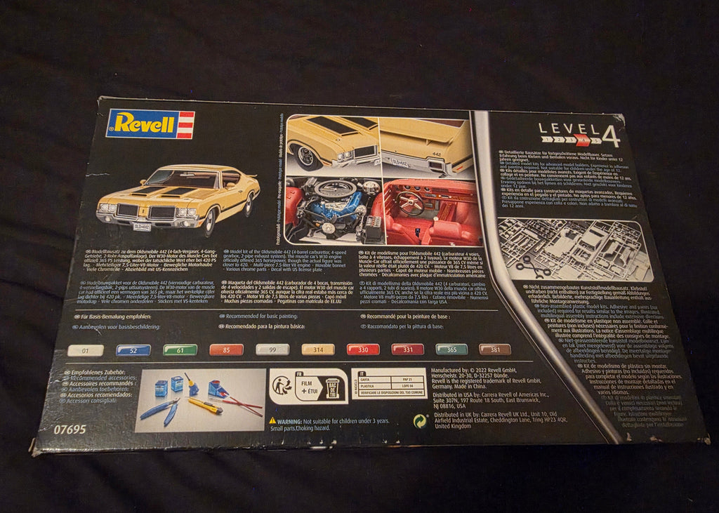 Revell 1:25 1971 Olds 442 W-30 Plastic Model Kit Unassembled 07695