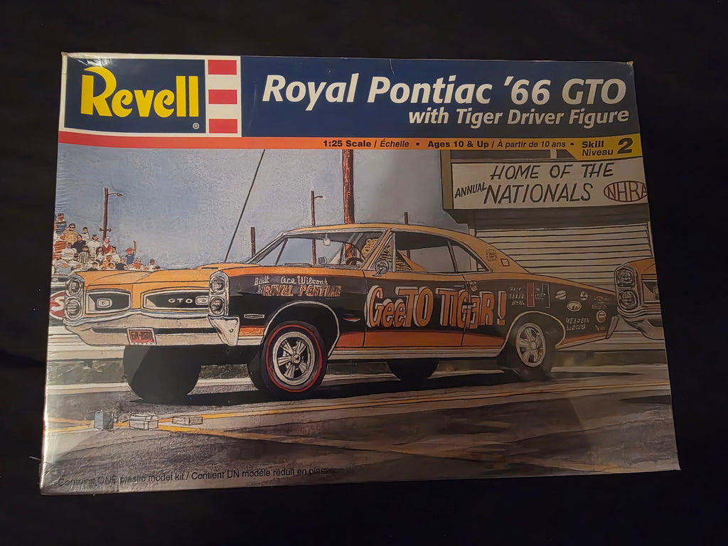 Revell 85-4167 Royal Pontiac '66 GTO w/ Tiger Driver Figure Factory Sealed 1/25