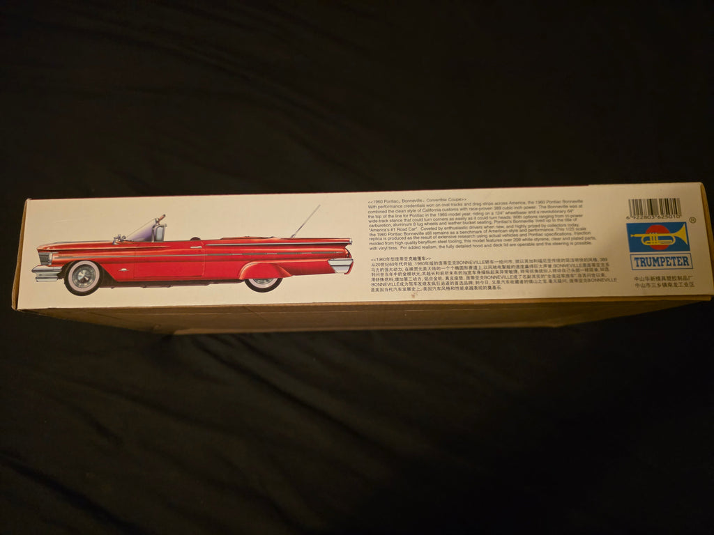 Trumpeter 1960 Pontiac Bonneville convertible kit 1/25 scale