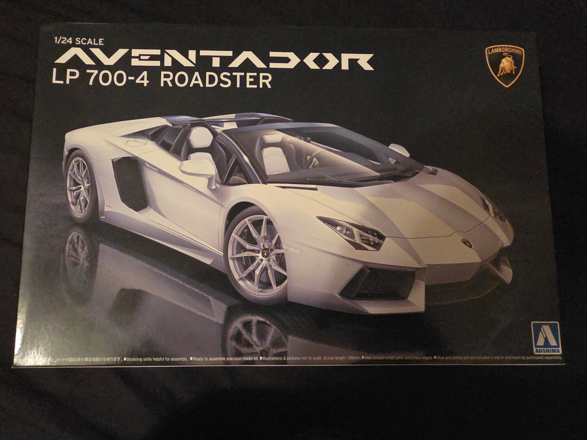 Aoshima 1/24 Scale Lamborghini Aventador LP 700-4 Roadster