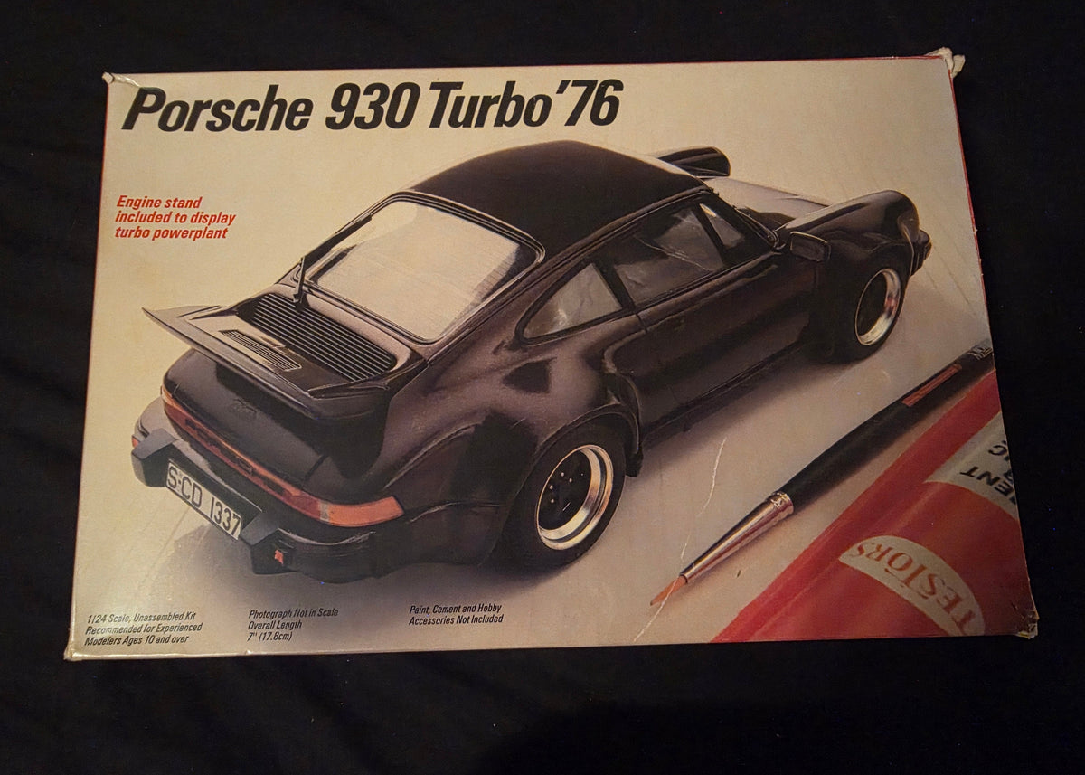 Testors Fujimi 1:24 Scale Porsche 930 Turbo '76 model kit # 392