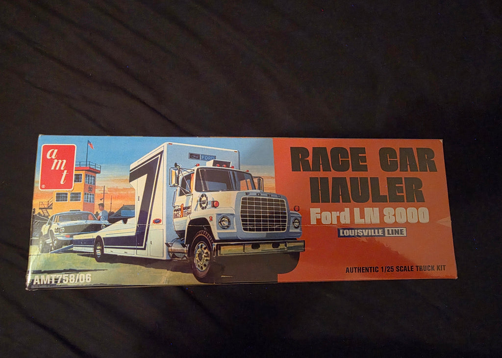 AMT 758 Ford LN 8000 Race Car Hauler TRUCK 1/25 Model KIT