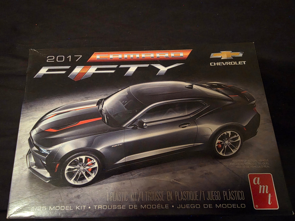 2017 CHEVROLET CAMARO 50TH ANNIVERSARY EDITION AMT 1:25 PLASTIC MODEL KIT-4946
