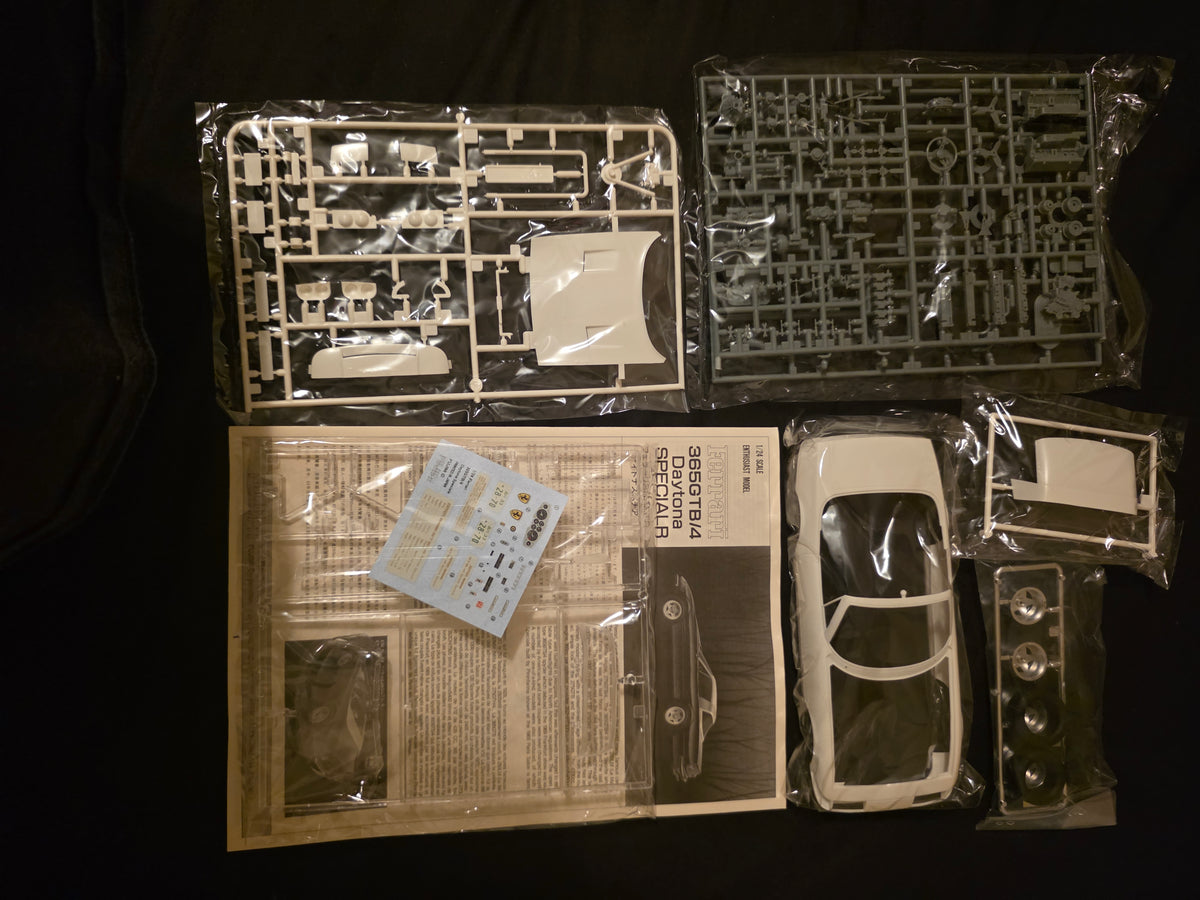 Fujimi 1/24 Enthusiast Model Ferrari 365 GTB 4 Daytona Speciale model kit
