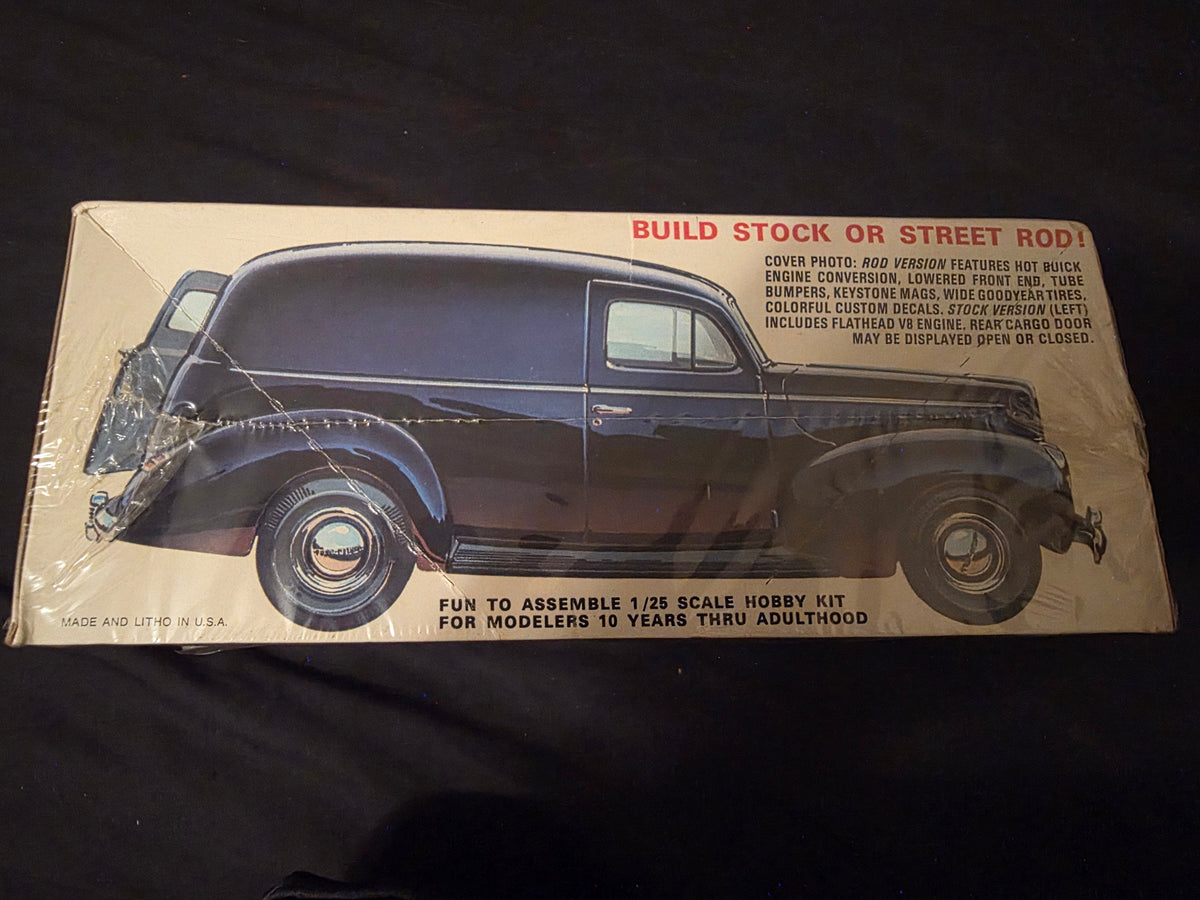 40 Ford Sedan Delivery 1/25 AMT Model Kit NEW Unbuilt