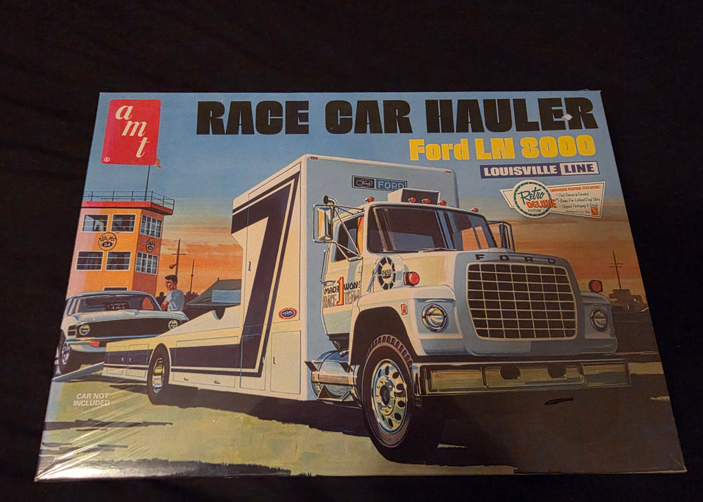 AMT 758 Ford LN 8000 Race Car Hauler TRUCK 1/25 Model KIT